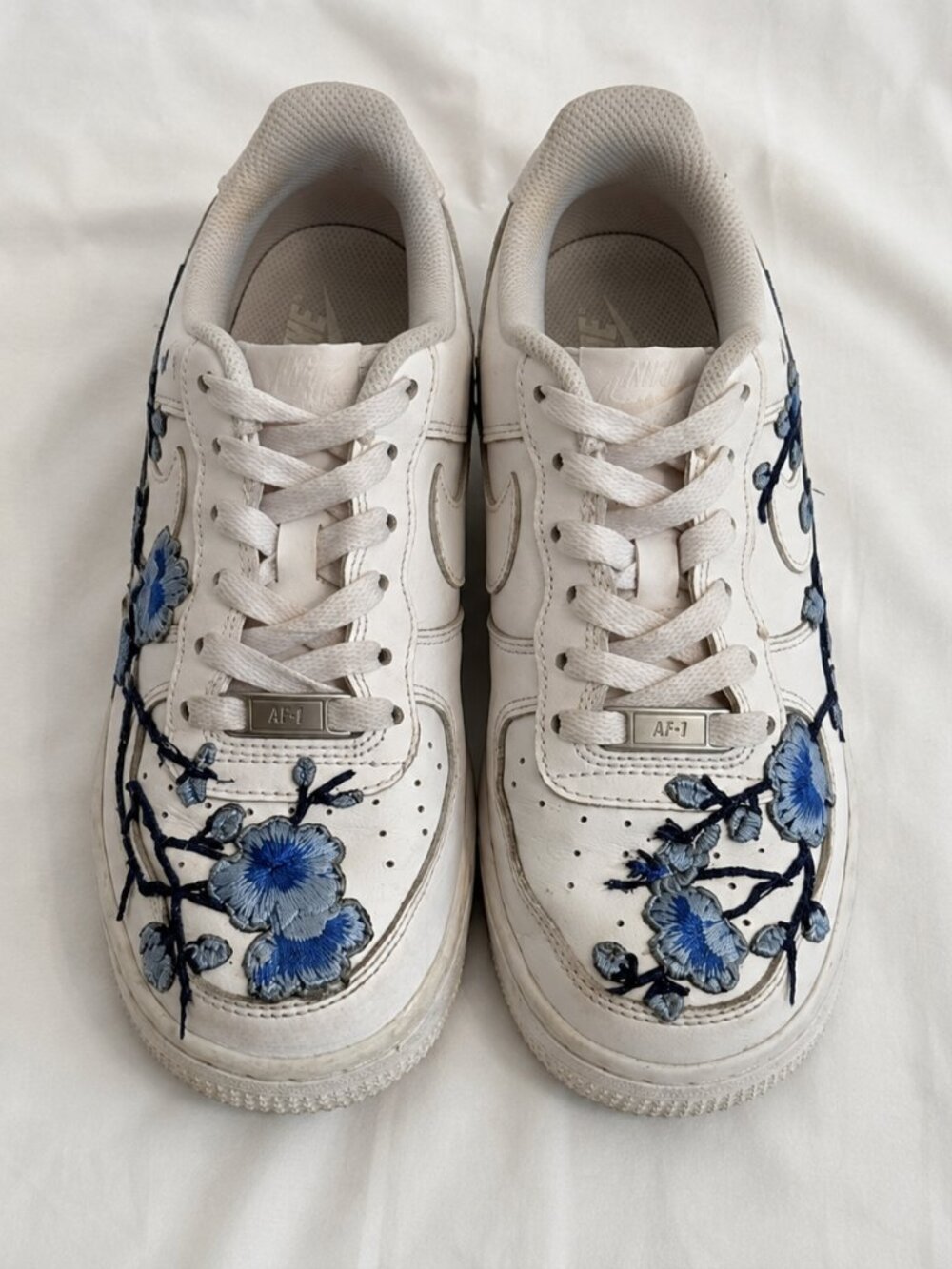 Nike Air Force 1 Custom Embroidered Blue Floral Sneakers Kids 4.5Y EUC - Picture 1 of 15